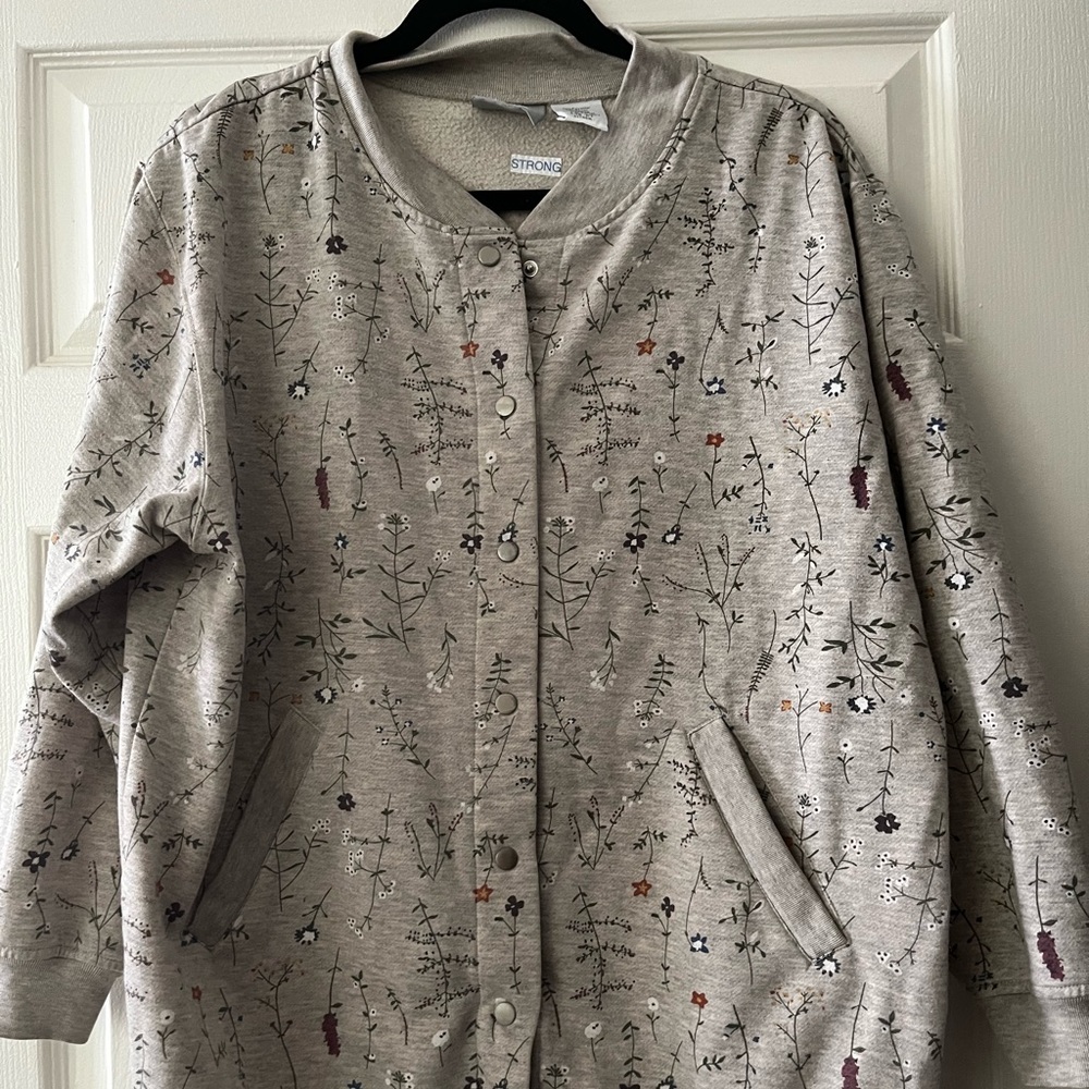 VINTAGE Gray Floral Print Cardigan with Snap Buttons